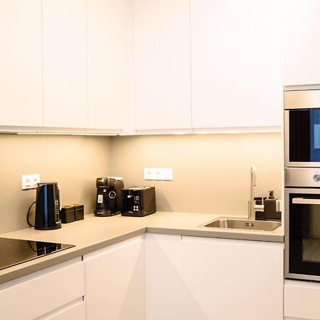 Tran Chien Apartment With Free Private Parking Prag Dış mekan fotoğraf