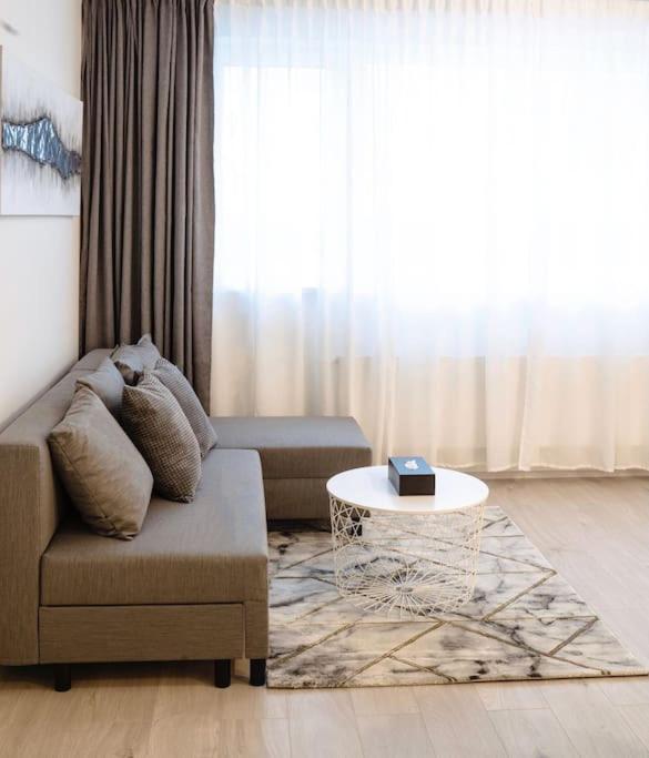 Tran Chien Apartment With Free Private Parking Prag Dış mekan fotoğraf