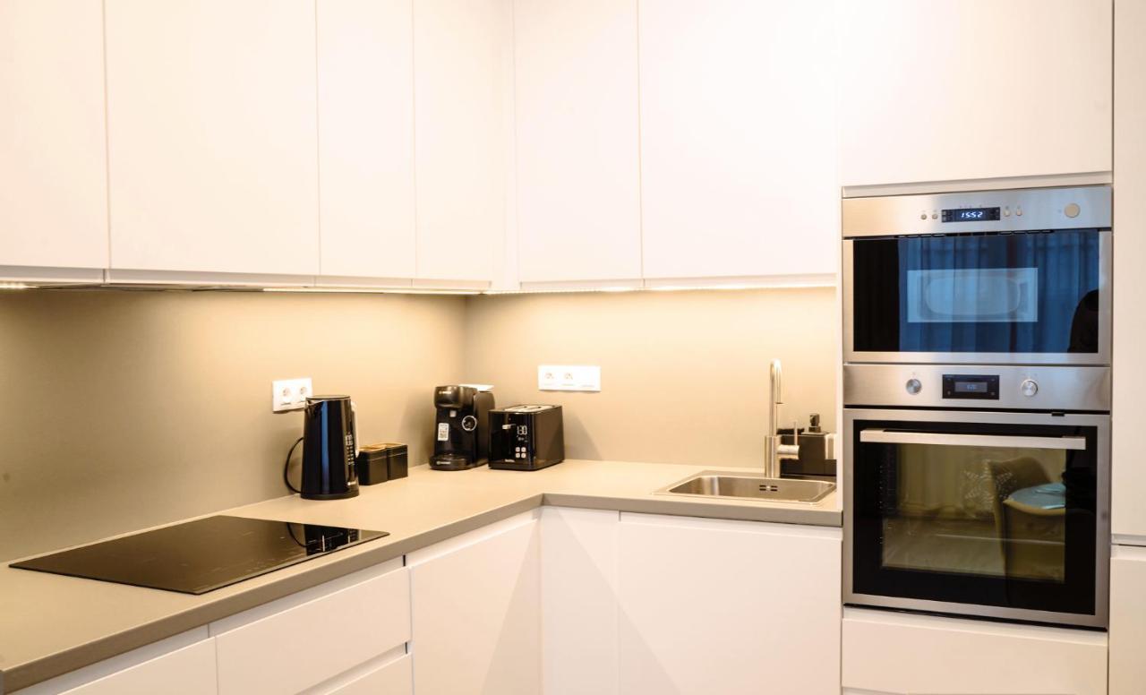 Tran Chien Apartment With Free Private Parking Prag Dış mekan fotoğraf