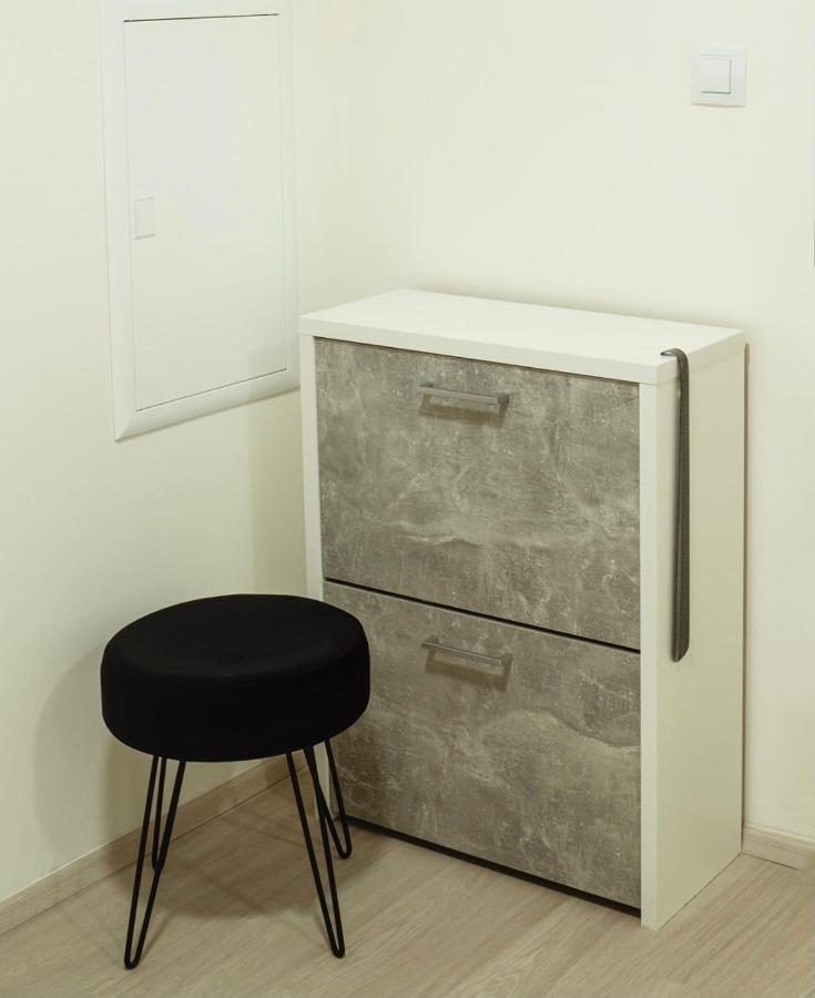 Tran Chien Apartment With Free Private Parking Prag Dış mekan fotoğraf